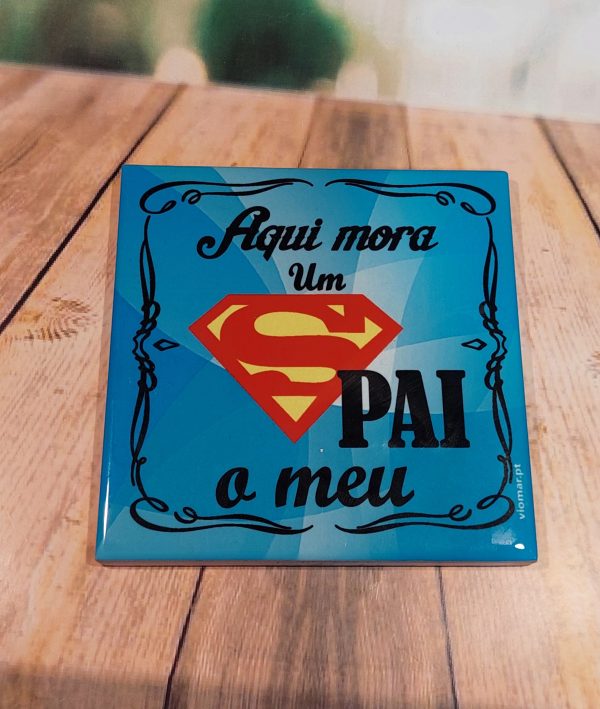 Azulejo/basede copo ou garrafa "Aqui mora um super pai"