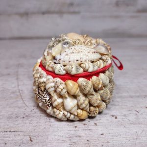 mini caixa de joias coberto de conchas